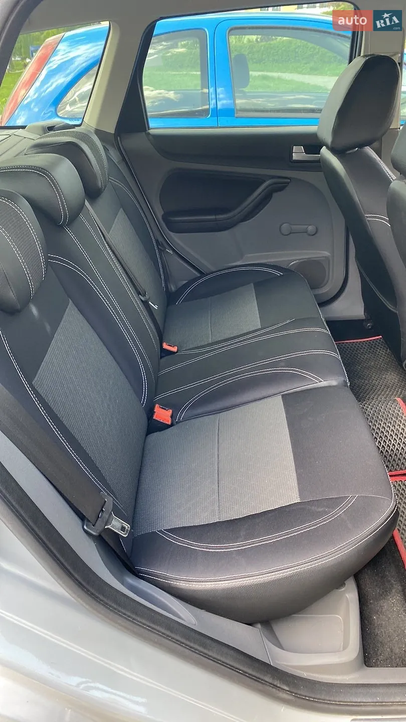 2010 Ford Focus - мініатюра 4