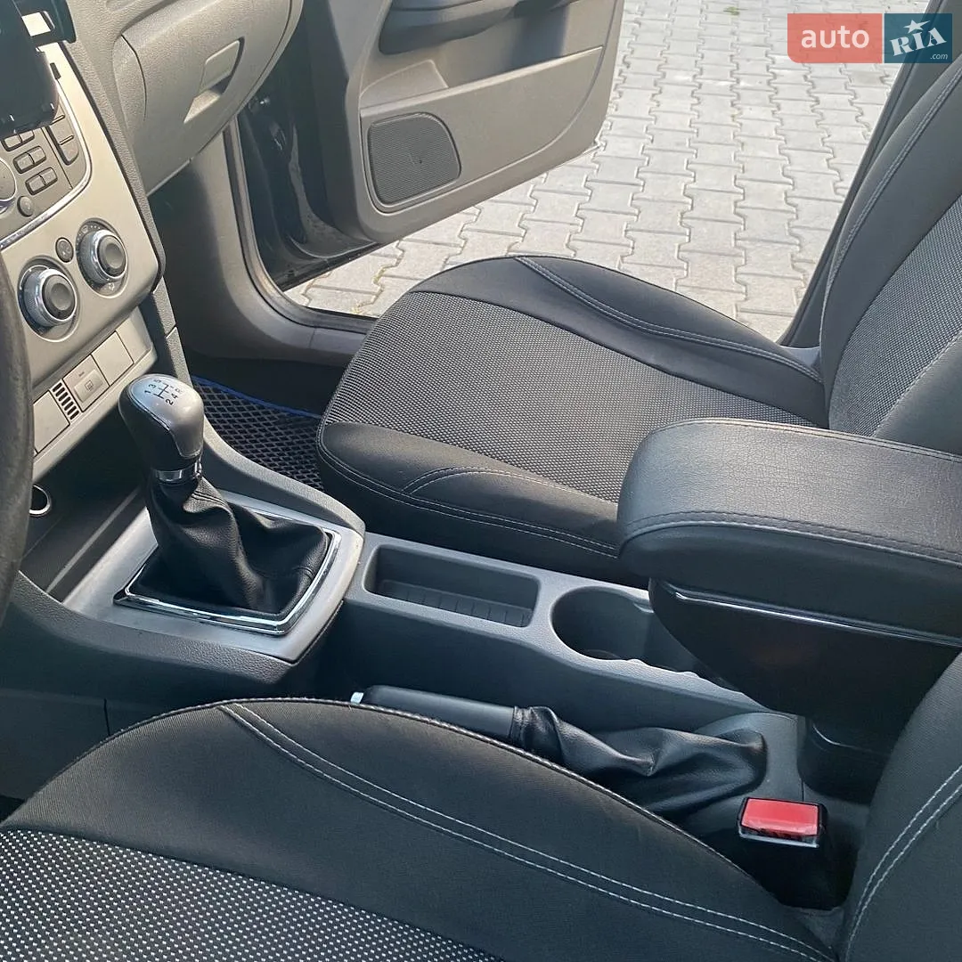 2010 Ford Focus - мініатюра 9