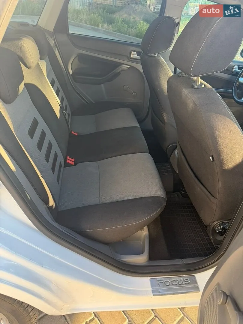 2010 Ford Focus - мініатюра 12
