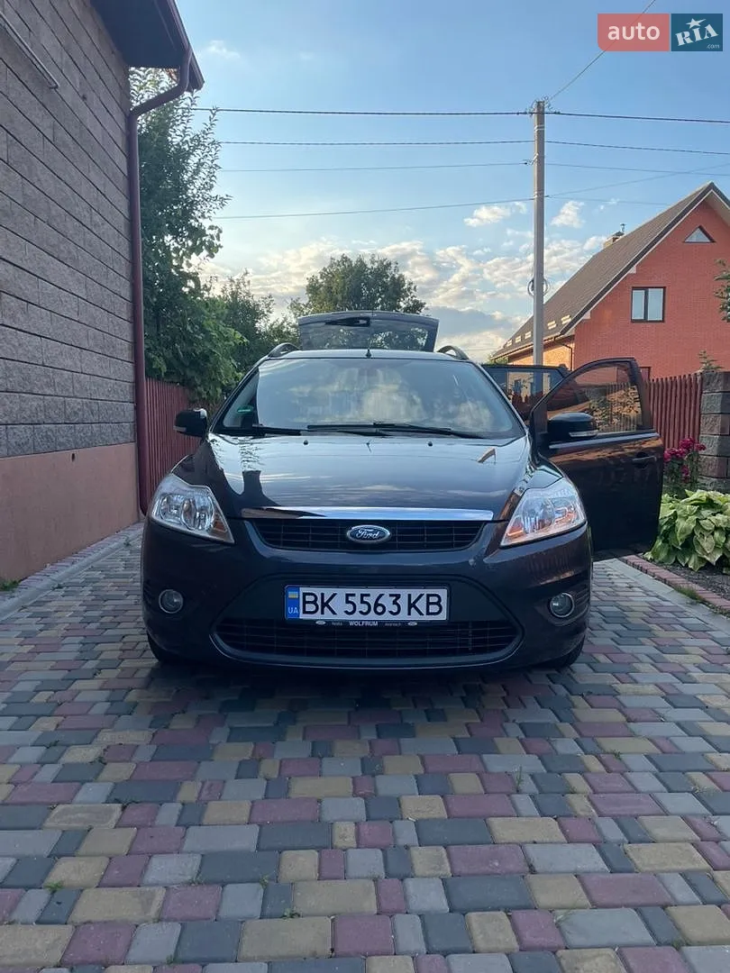 2010 Ford Focus - мініатюра 2