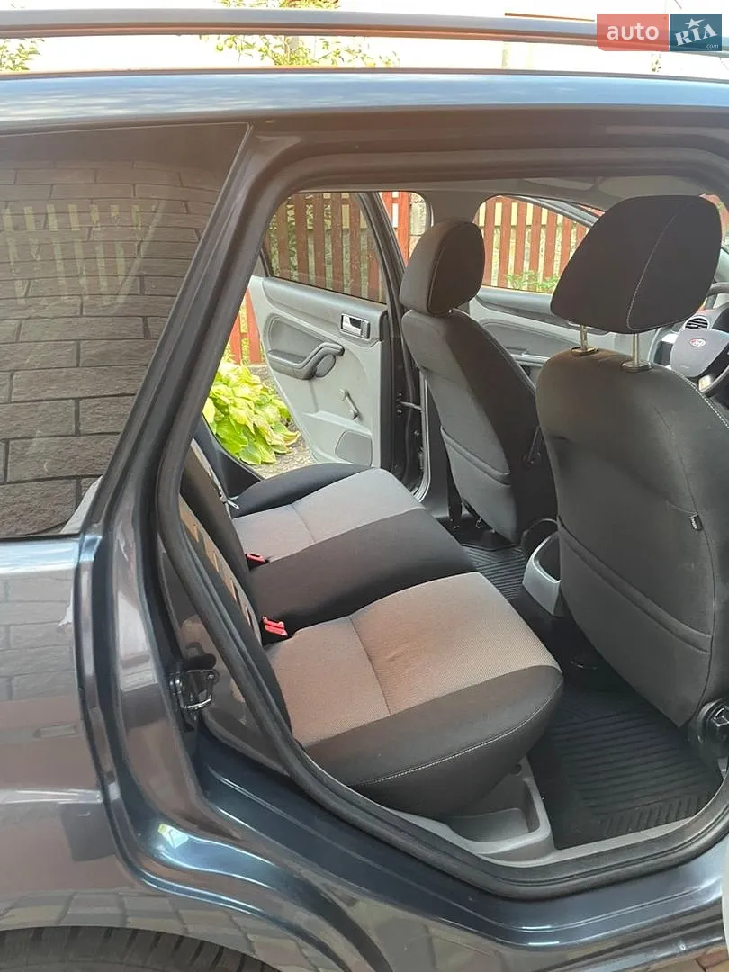 2010 Ford Focus - мініатюра 5