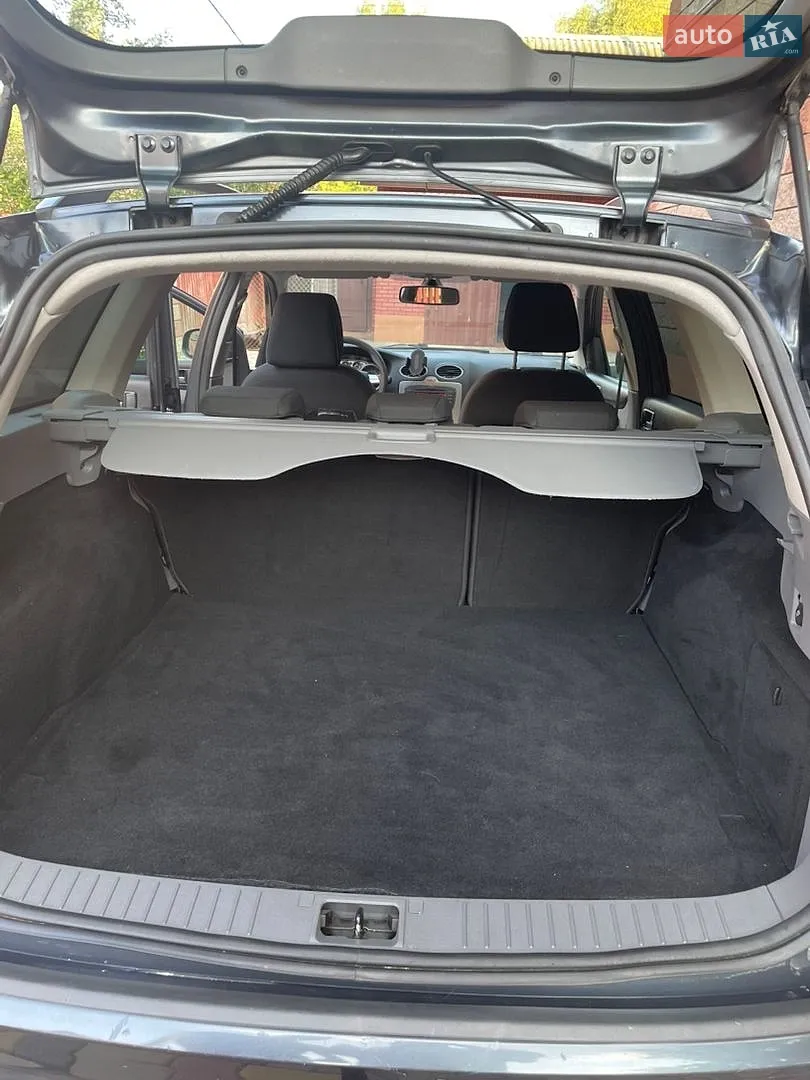 2010 Ford Focus - мініатюра 8