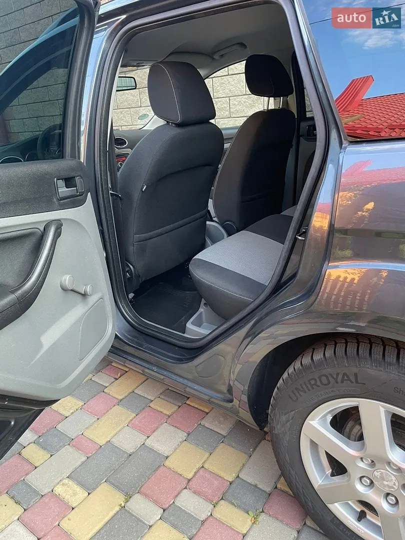 2010 Ford Focus - мініатюра 11