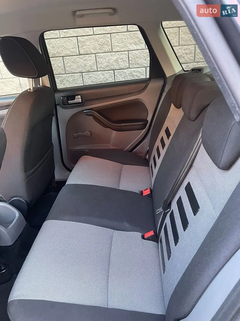 2010 Ford Focus - мініатюра 10