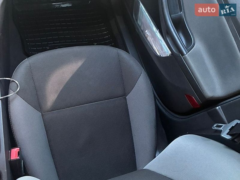Седан Ford Focus 2013 в Буську фото 7 Седан Ford Focus 2013 в Буську