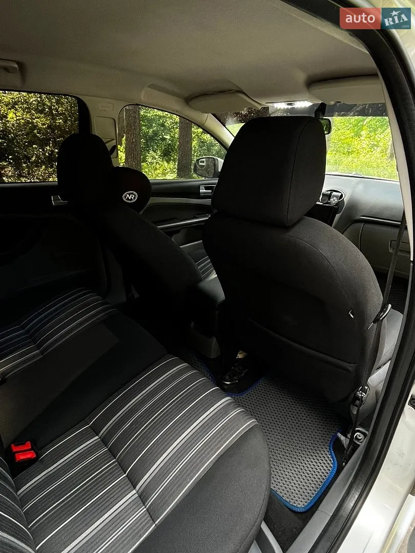 2010 Ford Focus - мініатюра 10