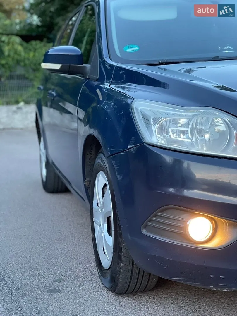 2010 Ford Focus - мініатюра 9