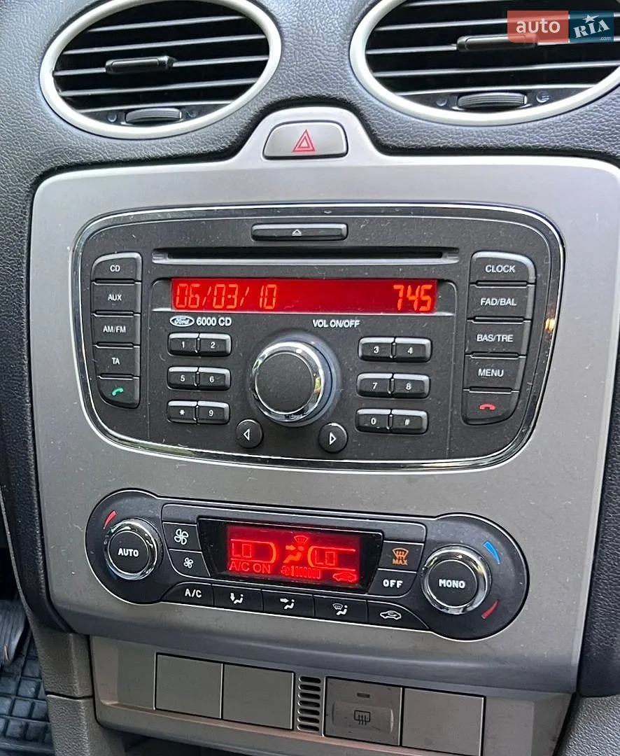 2010 Ford Focus - мініатюра 25