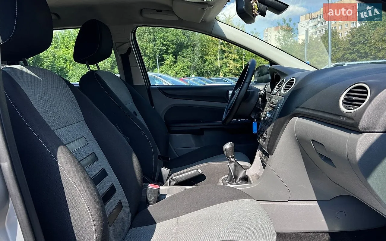 2010 Ford Focus - мініатюра 16