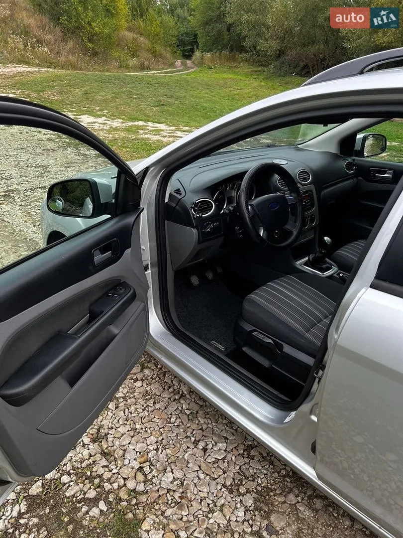 2010 Ford Focus - мініатюра 11