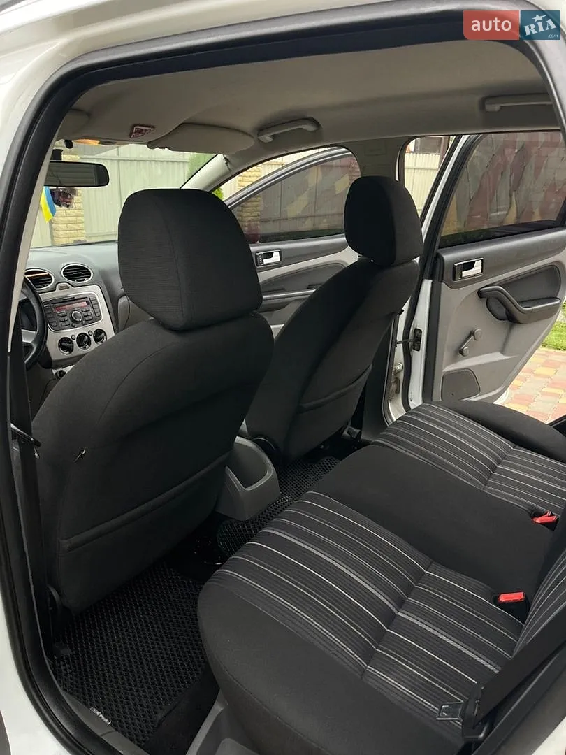 2010 Ford Focus - мініатюра 16