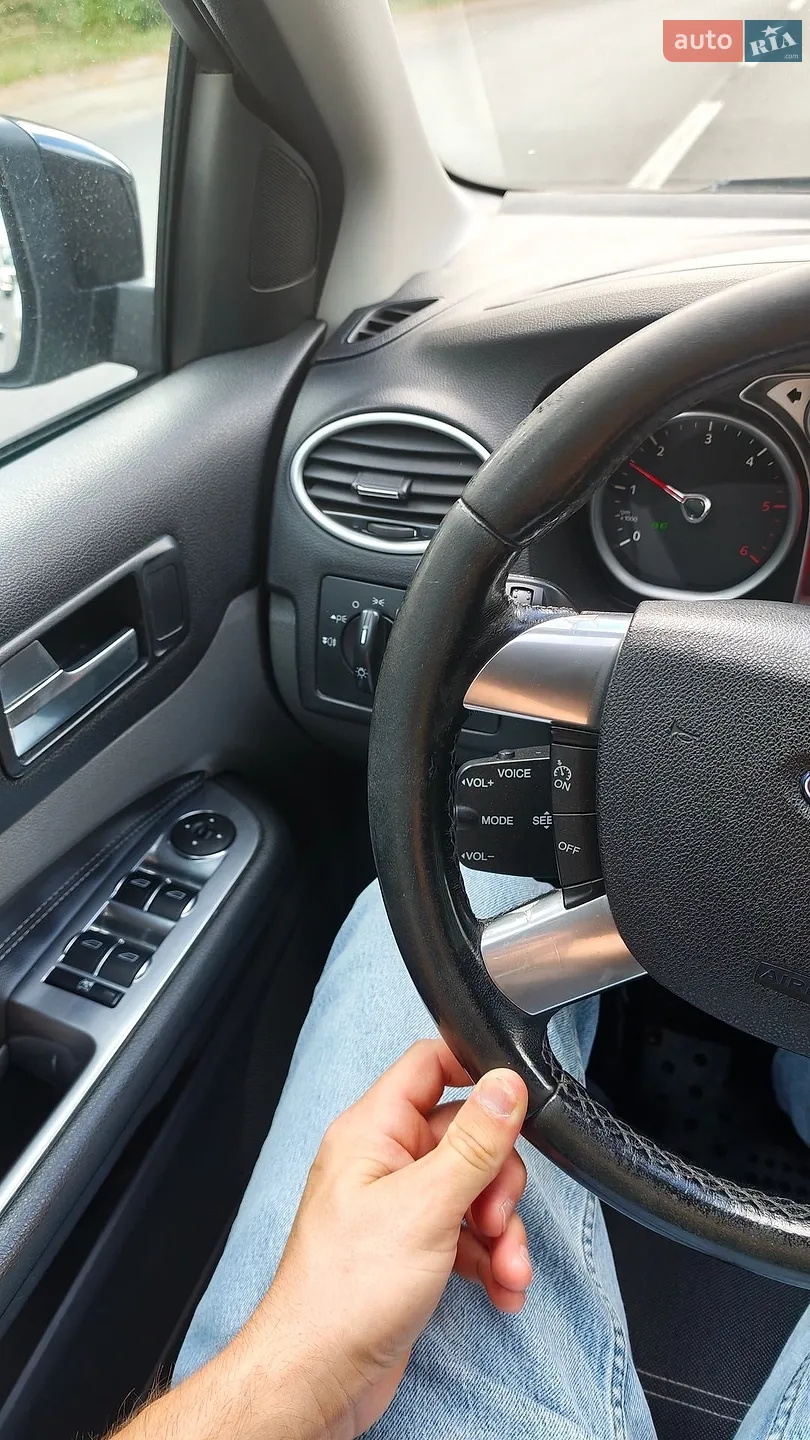 2010 Ford Focus - мініатюра 5