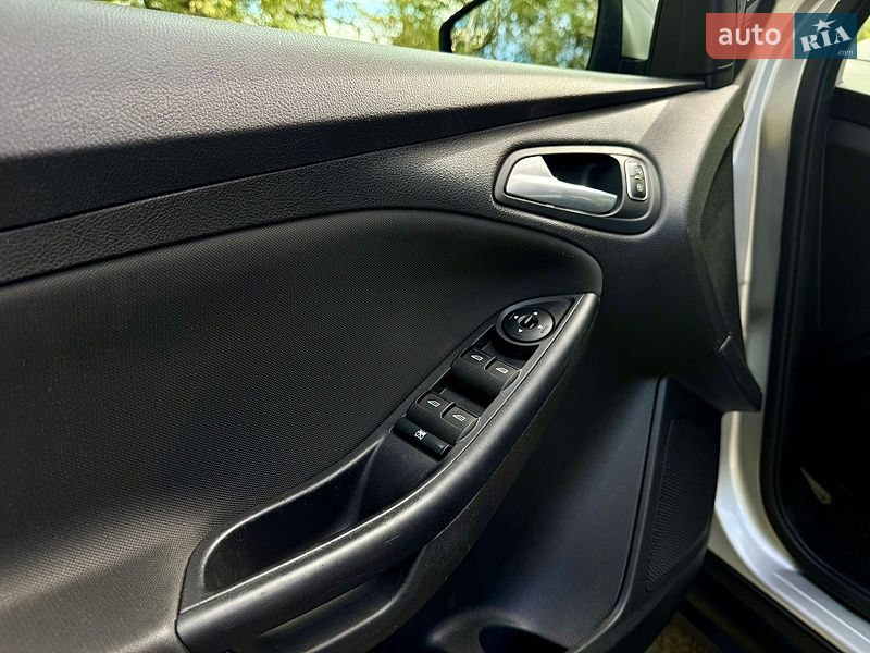 Хэтчбек Ford Focus 2015 в Киеве