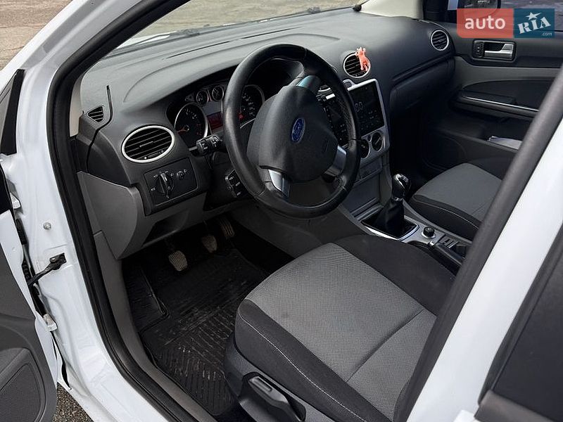Хэтчбек Ford Focus 2011 в Киеве