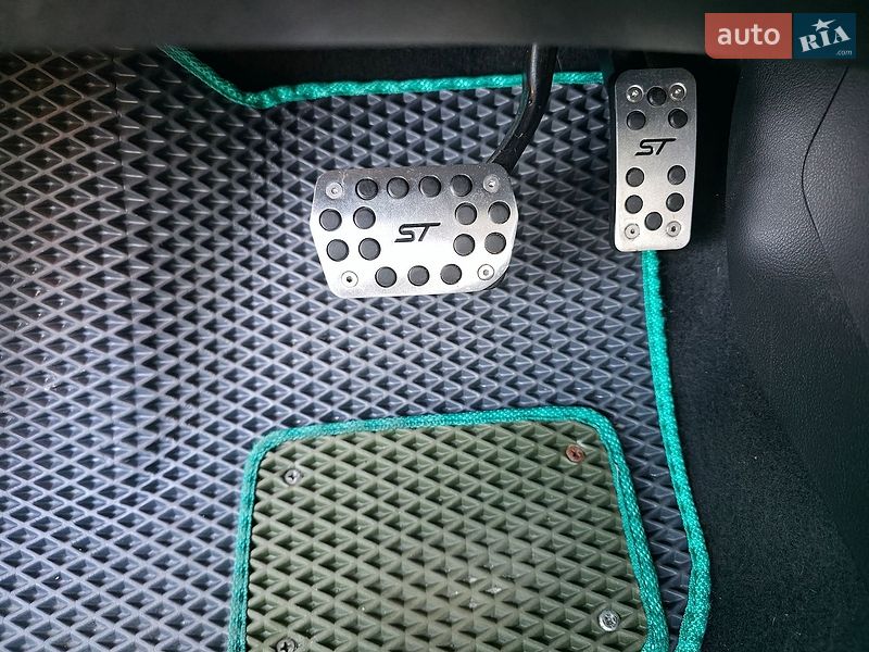 Хэтчбек Ford Focus 2015 в Киеве