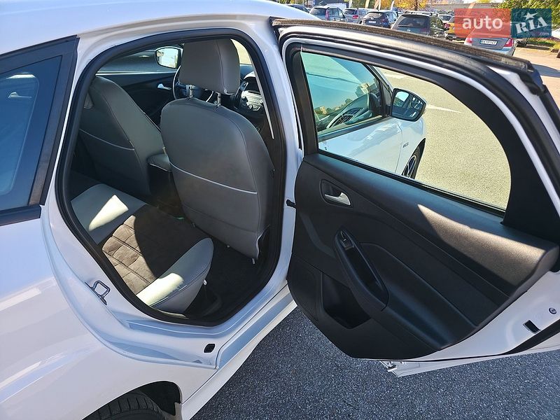 Хэтчбек Ford Focus 2015 в Киеве