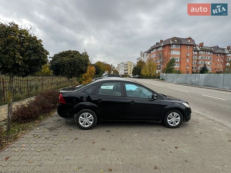 Седан Ford Focus 2011 в Счастливом