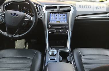 Седан Ford Fusion 2017 в 