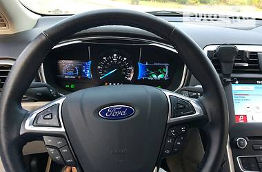 Седан Ford Fusion 2016 в Стрию
