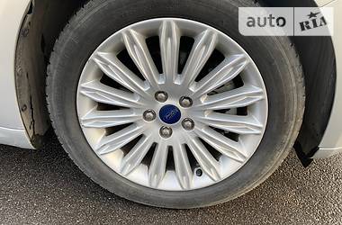 Седан Ford Fusion 2015 в 