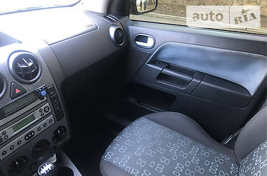 Хэтчбек Ford Fusion 2004 в 
