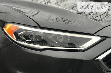 Седан Ford Fusion 2016 в 