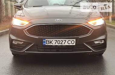 Седан Ford Fusion 2016 в 