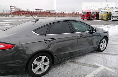Седан Ford Fusion 2015 в 
