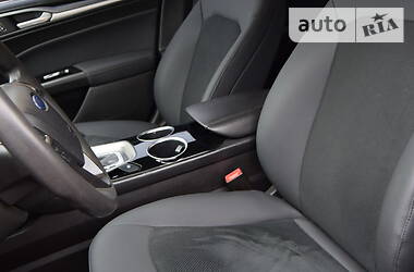 Седан Ford Fusion 2013 в 