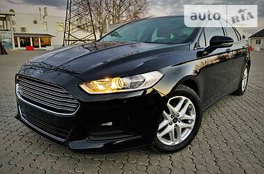 Седан Ford Fusion 2015 в 