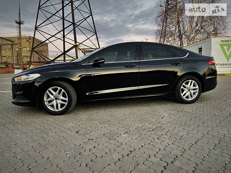 Седан Ford Fusion 2015 в Чернівцях