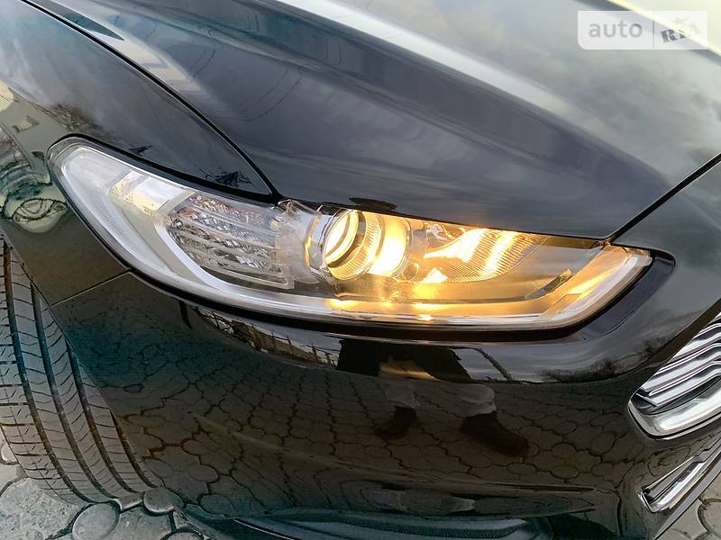 Седан Ford Fusion 2015 в Чернівцях