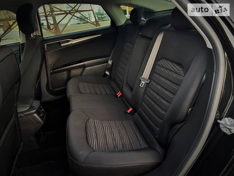 Седан Ford Fusion 2015 в Чернівцях