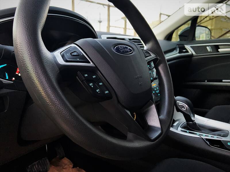 Седан Ford Fusion 2015 в Чернівцях