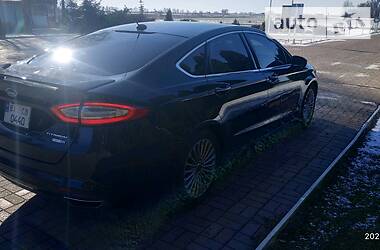 Седан Ford Fusion 2015 в 