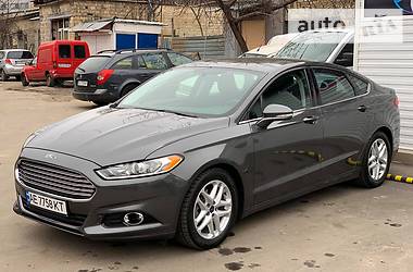 Седан Ford Fusion 2015 в 
