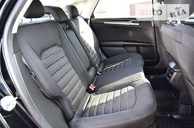 Седан Ford Fusion 2016 в 