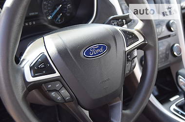 Седан Ford Fusion 2016 в 