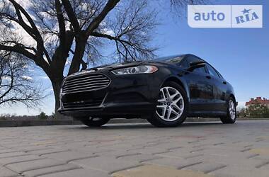 Седан Ford Fusion 2016 в 