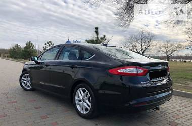 Седан Ford Fusion 2016 в 