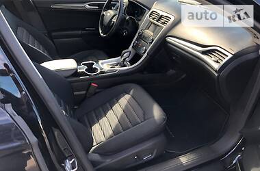 Седан Ford Fusion 2016 в 