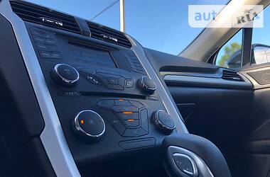 Седан Ford Fusion 2016 в 