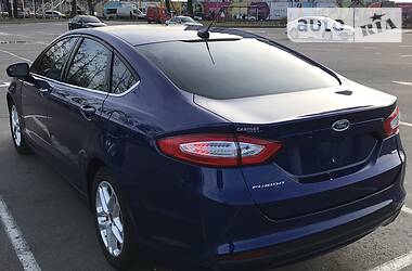 Седан Ford Fusion 2015 в 