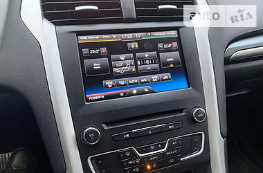 Седан Ford Fusion 2015 в 