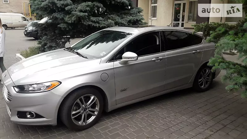 Седан Ford Fusion 2015 в 
