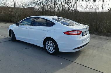 Седан Ford Fusion 2015 в 