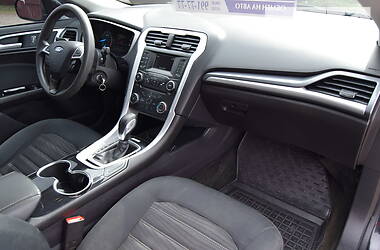 Седан Ford Fusion 2016 в 