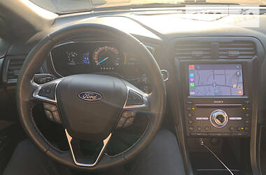 Седан Ford Fusion 2017 в 