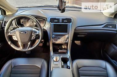 Седан Ford Fusion 2018 в 