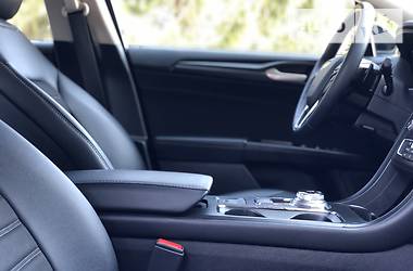 Седан Ford Fusion 2018 в 